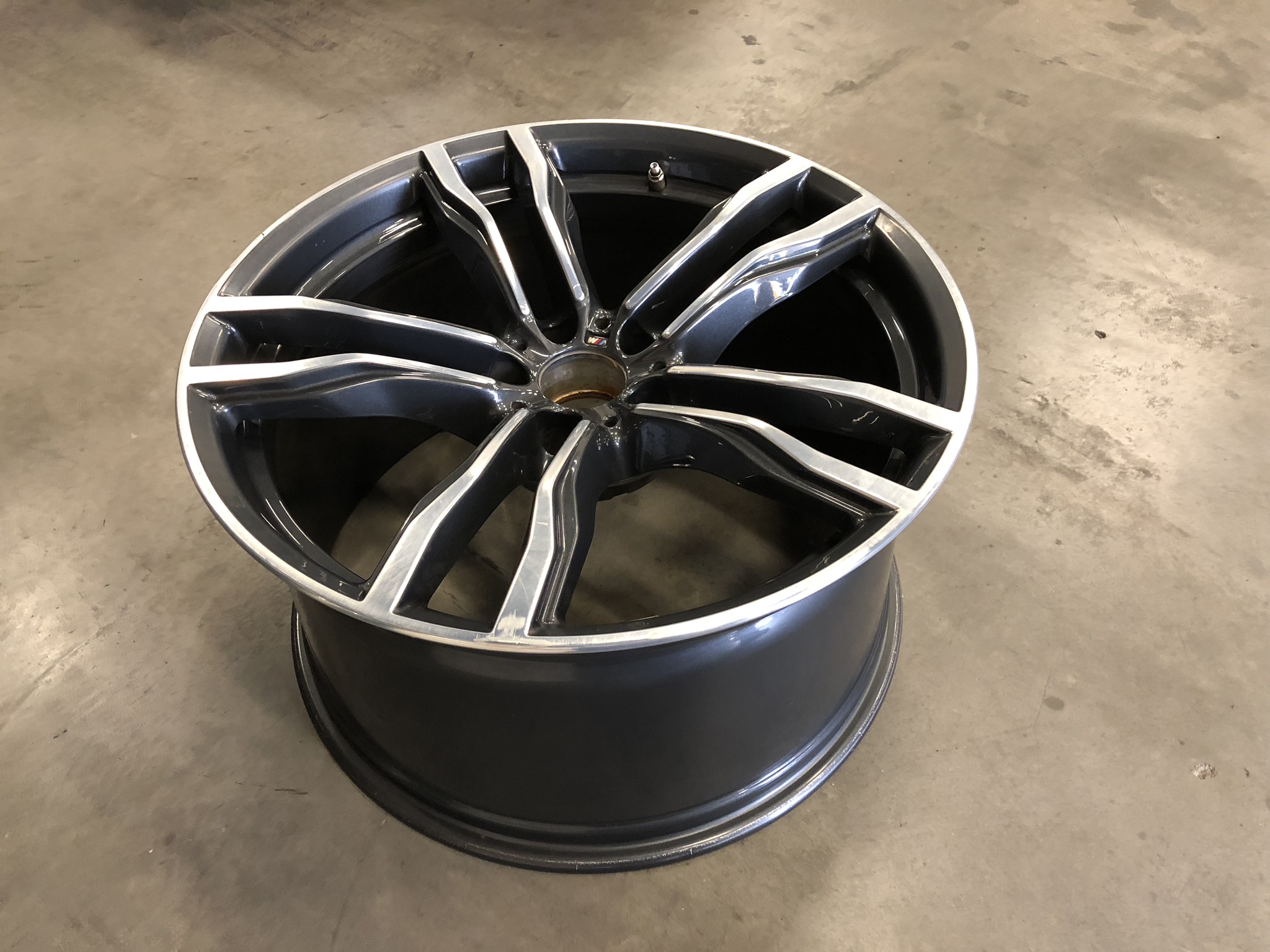 BMW X5M 2016 21" OEM BMW Style 612 Rear Wheel - Image 3