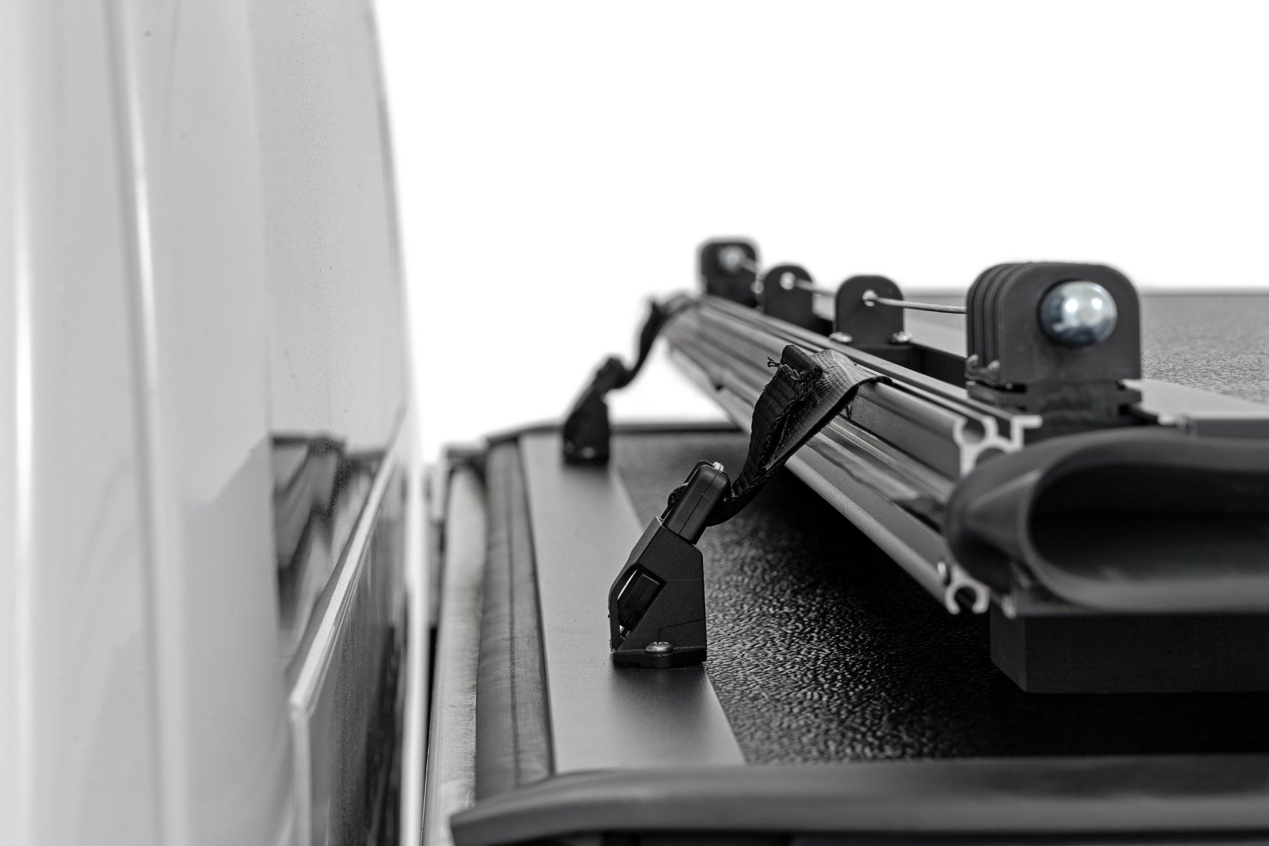 Hard Low Profile Bed Cover | 6' Bed | Chevy/GMC Canyon/Colorado (15-26) - Image 4