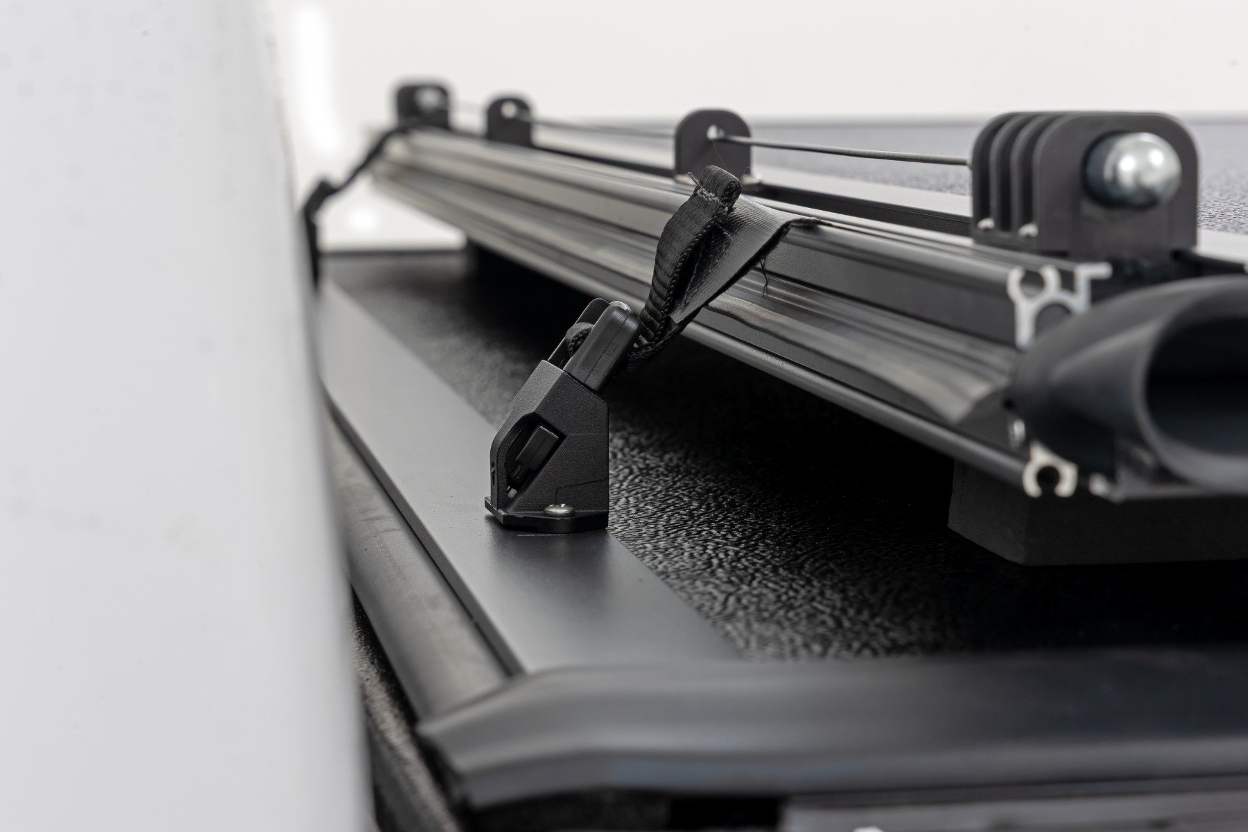 Hard Low Profile Bed Cover | 6'7" Bed | Ford F-150 2WD/4WD (2004-2014) - Image 5