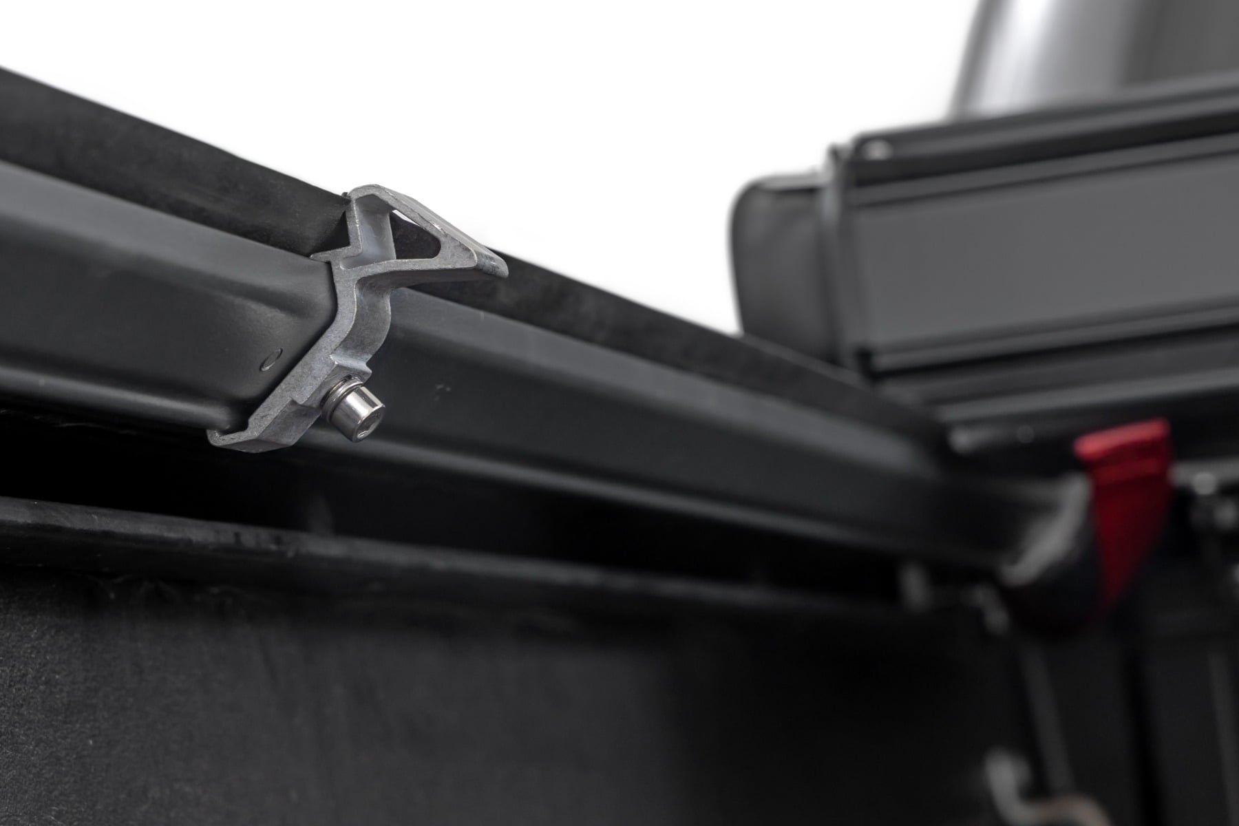 Hard Low Profile Bed Cover | 5' Bed | Toyota Tacoma 2WD/4WD (05-15) - Image 5